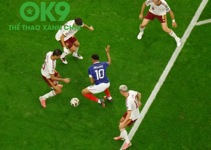 Mbappe bị 'mê hồn trận' của người Tây Ban Nha vây khốn